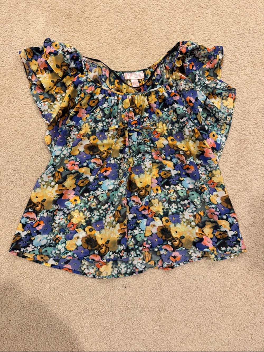 Floral Flutter-Sleeve Women’s Top in Multicolor